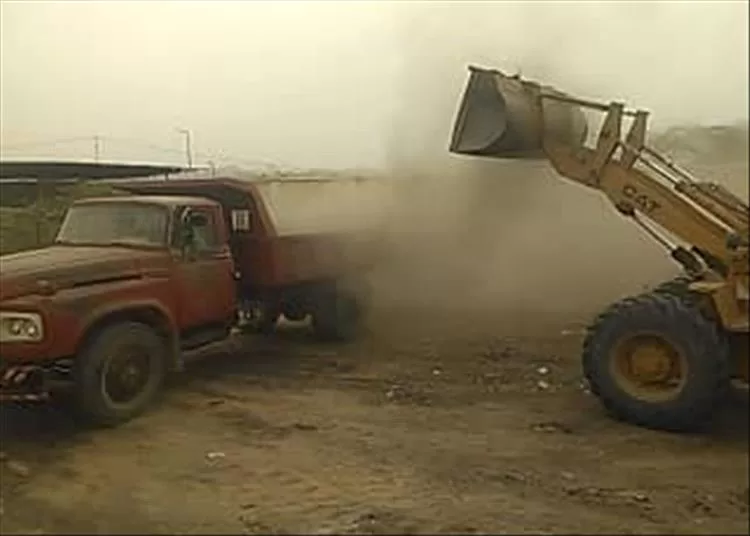 صندوق النظافة بالمحفد ينفذ حملة لإزالة المخلفات في مستشفى الشهيد صلاح ناصر بالمديرية