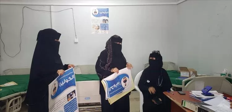 مديرة إدارة التثقيف والإعلام الصحي بلحج تقوم بزيارة قسم العزل بمستشفى ابن خلدون العام وتزود القسم بمواد إعلامية