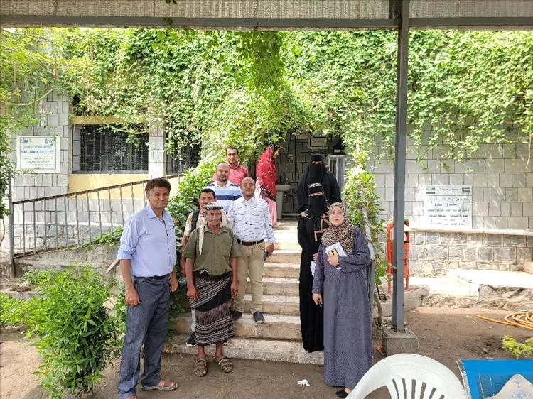 مدير صحة الحديدة يزور مركز أبو زهر الصحي ويشيد بمستوى الانضباط..