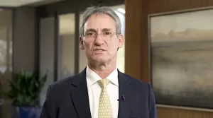 استقالة كريس جريفيث، الرئيس التنفيذي لشركة فيدانتا للمعادن الأساسية، وسط ديون ومشكلات قصيرة الأجل.