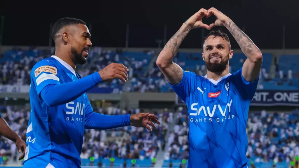 "الجوكر" الذي ارتبط بالهلال يحدد موقفه من العودة للدوري السعودي