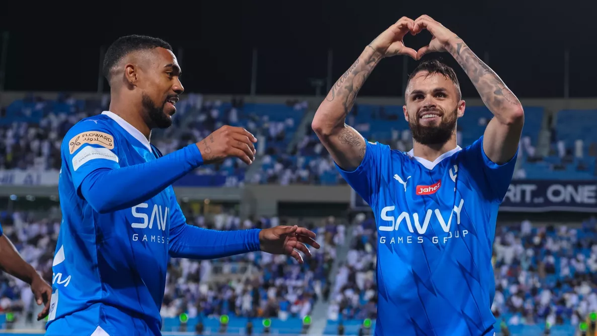 "الجوكر" الذي ارتبط بالهلال يحدد موقفه من العودة للدوري السعودي