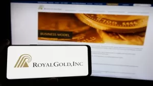 الذهب الملكي يحقق صفقة بقيمة 3.5 مليار دولار للحصول على Sandstorm و Horizon