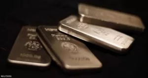 الذهب يسجل انخفاضاً أسبوعياً مع صعود الدولار والبلاتين يصل لأعلى مستوياته منذ 2014