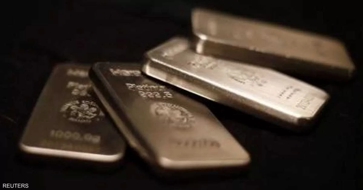 الذهب يتجه لهبوط أسبوعي مع ارتفاع الدولار والبلاتين عند أعلى مستوى منذ 2014