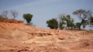 المتظاهرون في طريق بيرو يعيقون النقل النحاسي الرئيسي، مما يؤثر على شركات التعدين