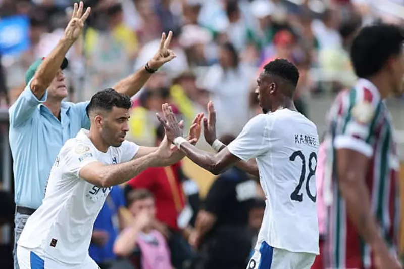 مشاركة عبد الرزاق حمد الله مهاجم الهلال في كأس الع