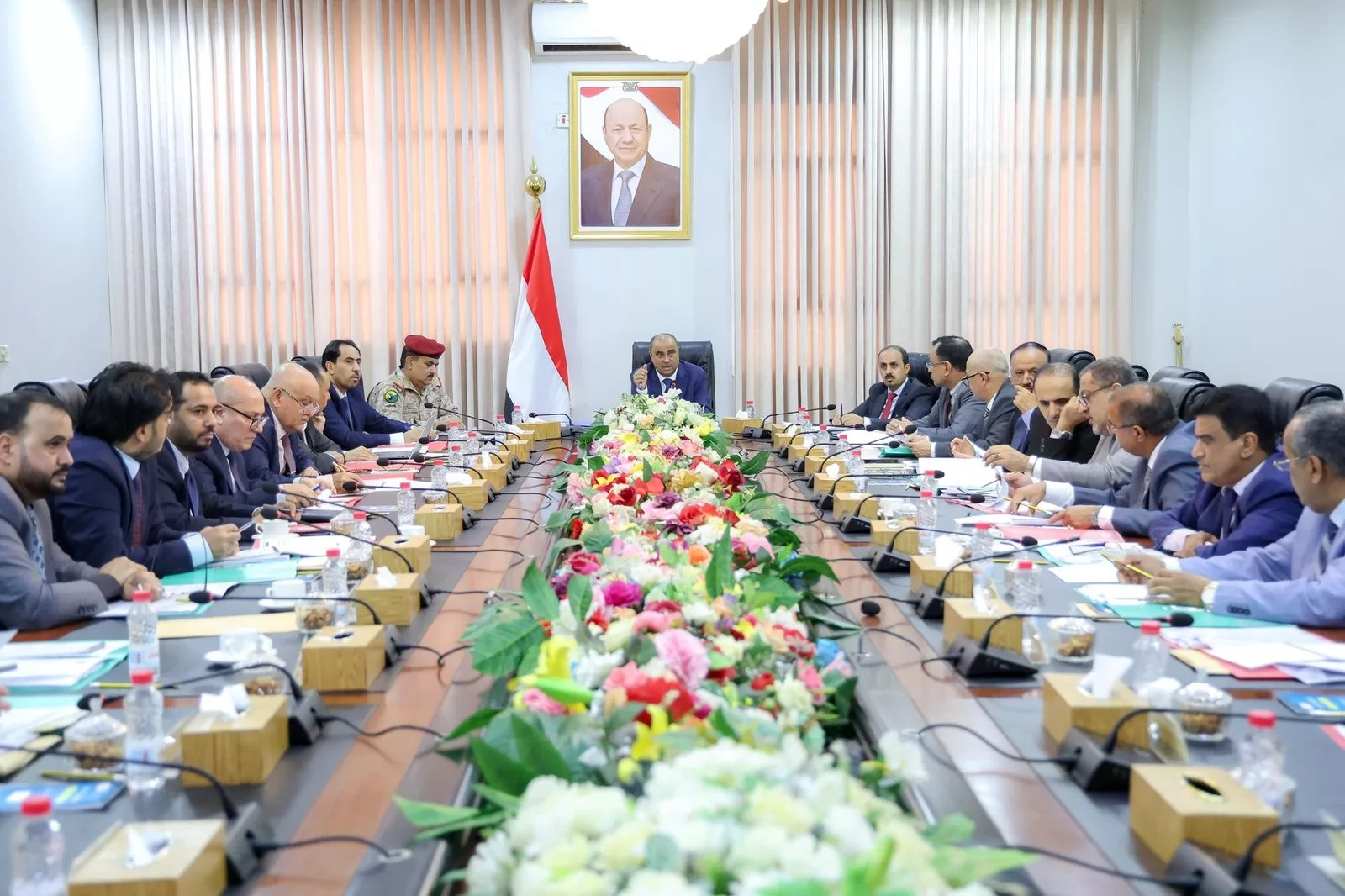 بعد ست سنوات من العمل دون ميزانية رسمية… حكومة عدن