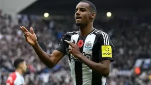 بعد مفاوضات الهلال لضم إيزاك.. مدرب نيوكاسل يؤكد عدم استغنائه عن اللاعب