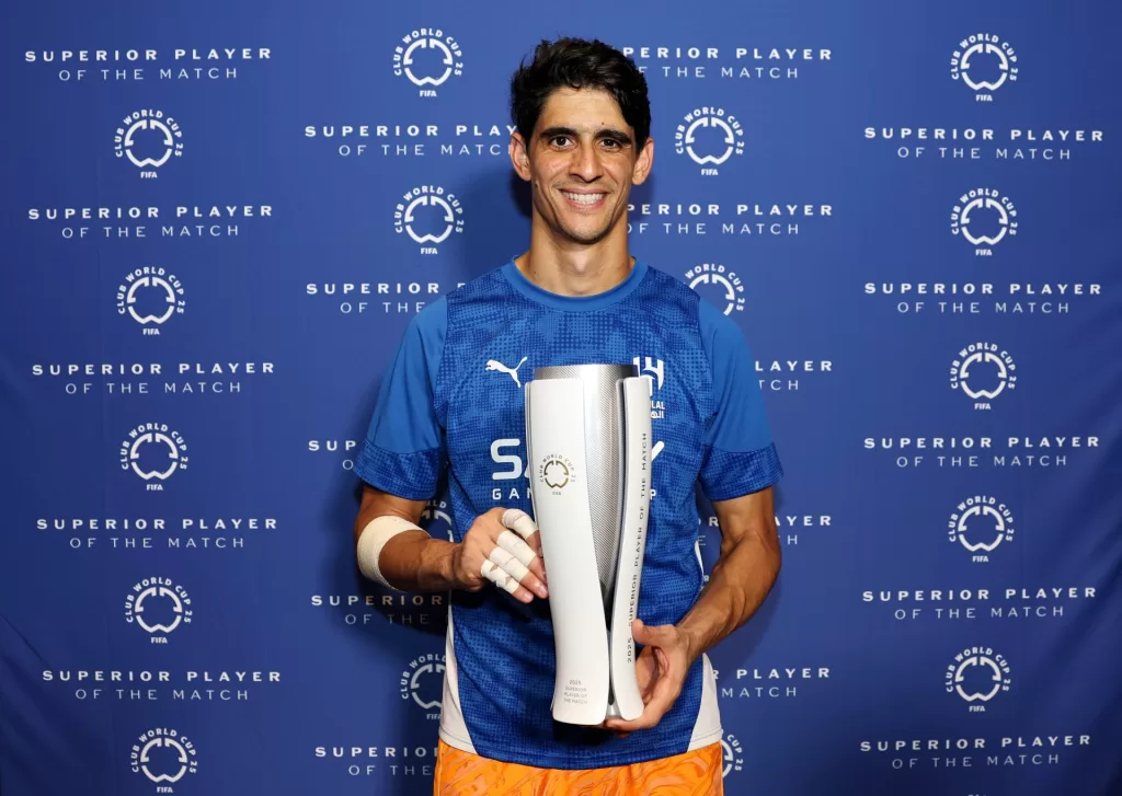 بونو يُغلق الباب أمام إشبيلية ويُجدد الولاء للهلال حتى 2027 – العمق الرياضي