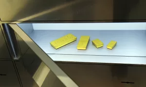 تراجع أسعار الذهب من ذروتها خلال 5 أسابيع نيوزيجة بيع المستثمرين لتحقيق الأرباح