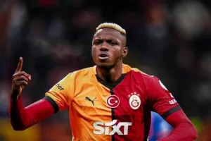 تعليق مثير من الهزاع بشأن صفقة أوسيمين يثير المنافسة بين النصر والهلال