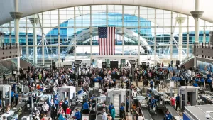 خطط إدارة الأمن القومي لإنهاء سياسة خلع الأحذية