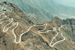 خطوة رئيسية لتيسير الوصول بين البيضاء وأبين… تدشين الطريق الاستراتيجي ‘عقبة ثرة’ – شاشوف