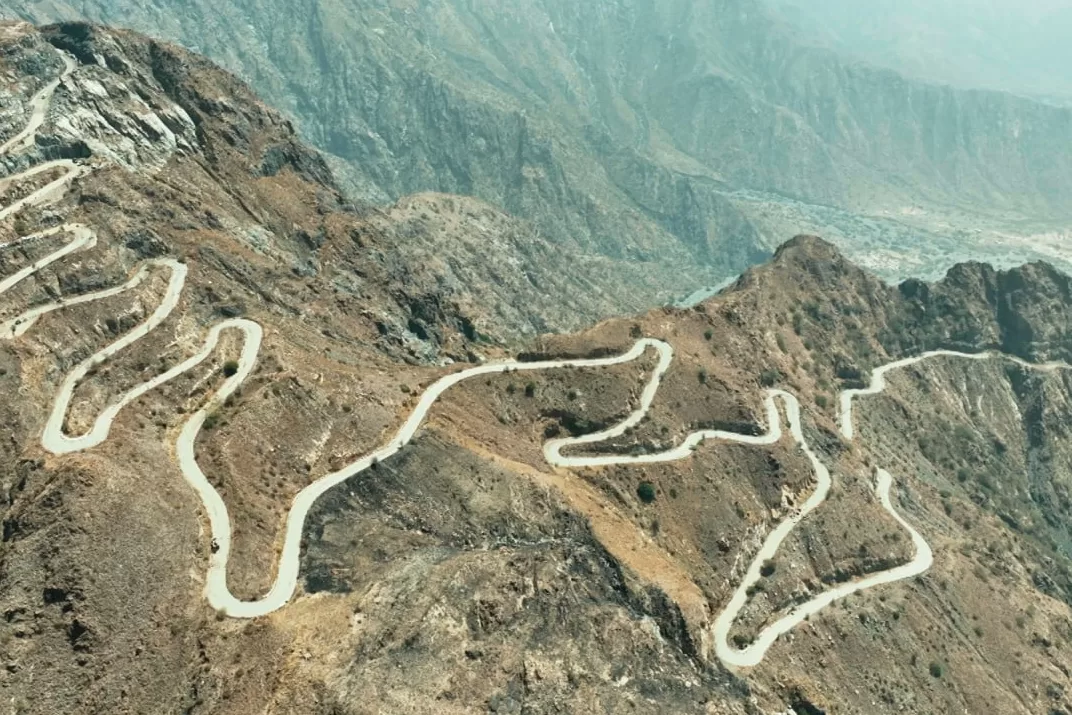 خطوة رئيسية لتيسير الوصول بين البيضاء وأبين… تدشين الطريق الاستراتيجي