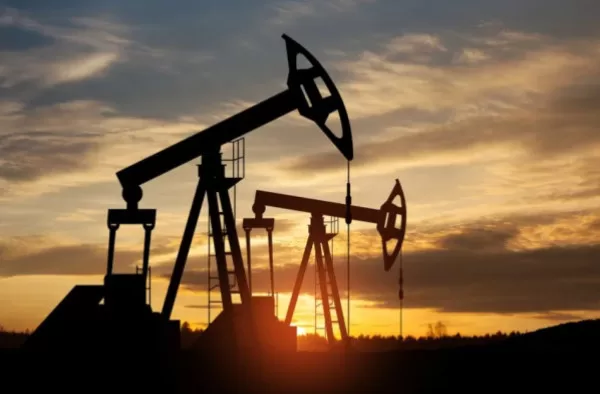 ارتفاع أسعار النفط وانخفاض الذهب عالمياً