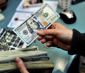 زيادة سعر الدولار اليوم الخميس 17-7-2025 ليصل إلى أعلى مستوى عند 49.53 جنيهاً بنهاية التداولات.