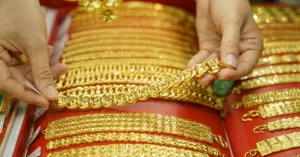 سعر الذهب يتراجع بشكل حاد اليوم 29/7/2025 قبل الساعة G، وسبائك الذهب SJC تعاني من توتر كبير.