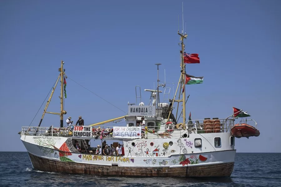 سفينة حنظلة تقترب من إنهاء الحصار الإسرائيلي… هل ستتحقق المهمة؟