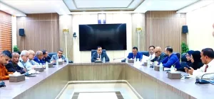 عدن: الوزير السقطري يقود اجتماعًا شاملاً مع الجمارك وهيئة المواصفات لبحث سبل التنمية