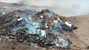 عناوين عدن – رئيس إدارة المنصورة يطلب إتلاف خمسة أطنان من المواد الغذائية غير صالحة للاستخدام.