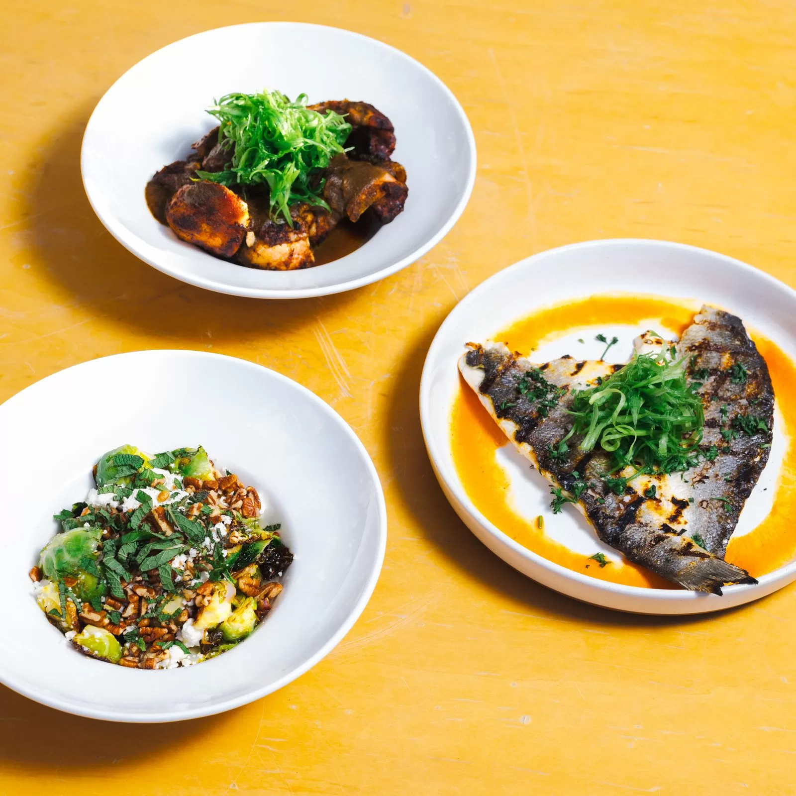 الصورة قد تحتوي على طعام تقديم الطعام وصحن