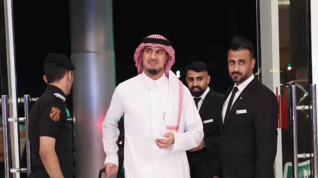 روما ينقض على نجم الأهلي السعودي