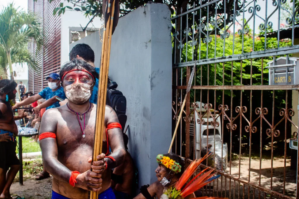 قادة الأمازون يبعثون برسالة مظلمة حول تجارة الذهب إلى لندن