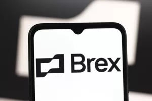كيف تتعامل شركة Brex مع الذكاء الاصطناعي من خلال قبول “الفوضى”
