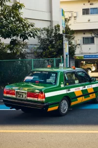 للاستمتاع بالطعام المحلي في طوكيو، ابحث عن مطاعم B-kyū Gurume