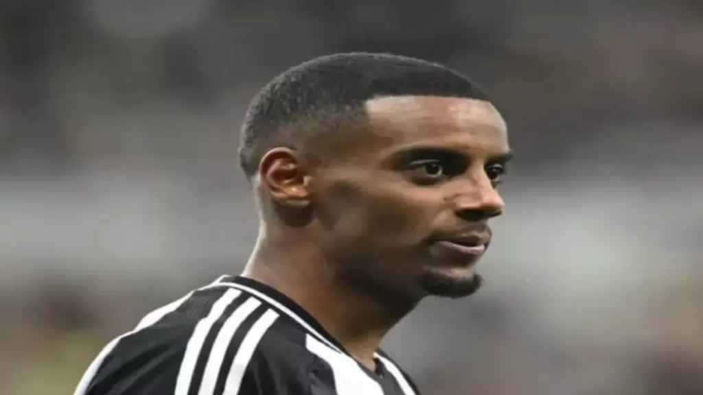 ليفربول يوضح صفقة إيزاك .. هل يستفيد الهلال من قواعد اللعب المالي النظيف؟