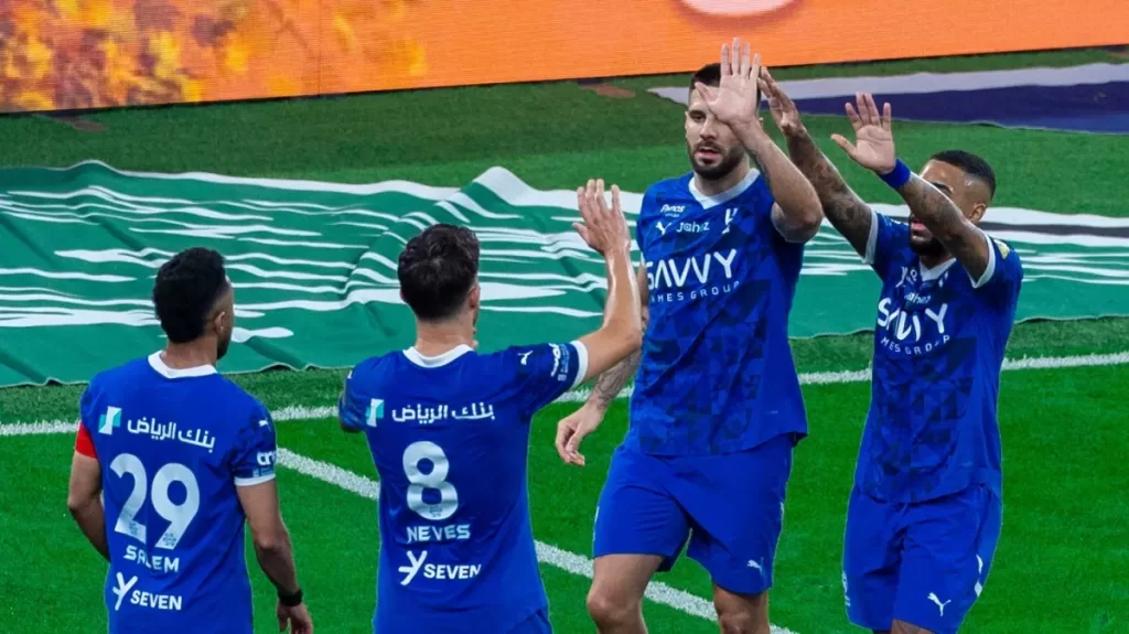 ليفربول يسمح لاعبه بالانتقال إلى الهلال ويستبعد عرض نابولي في كواليس نارية - المواطن نيوز