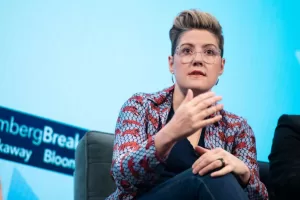 مؤسسة CaaStle تواجه تهمة الاحتيال وتسلم نفسها للسلطات