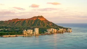 ما يجب معرفته حول تحذيرات تسونامي في هاواي وكاليفورنيا واليابان