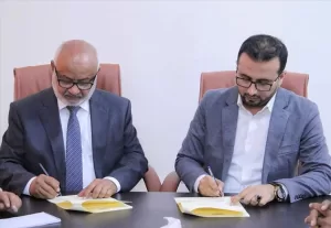 محافظ الحديدة ورئيس هيئة الأراضي يوقعان اتفاقية لتنظيم وتطوير المخطط السنة في اخبار وردت الآن