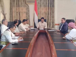 محافظات الوطن – نائب وزير التربية يتباحث مع مجلس أمناء مجمع المتفوقين في مأرب حول نتائج القبول