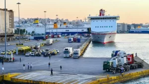مزودة بـ’الفولاذ الحربي’… عمال الميناء الرئيسي في اليونان يرفضون تفريغ سفينة متوجهة إلى إسرائيل – شاشوف