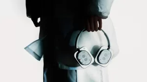 نانثينغ تطلق أول سماعات أذن فوق الأذن