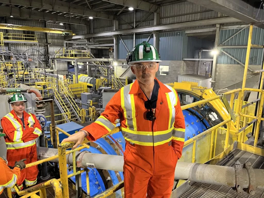 يقوم قطب التعدين الكندي بالبحث عن مشاريعنا بينما تعمل ترامب