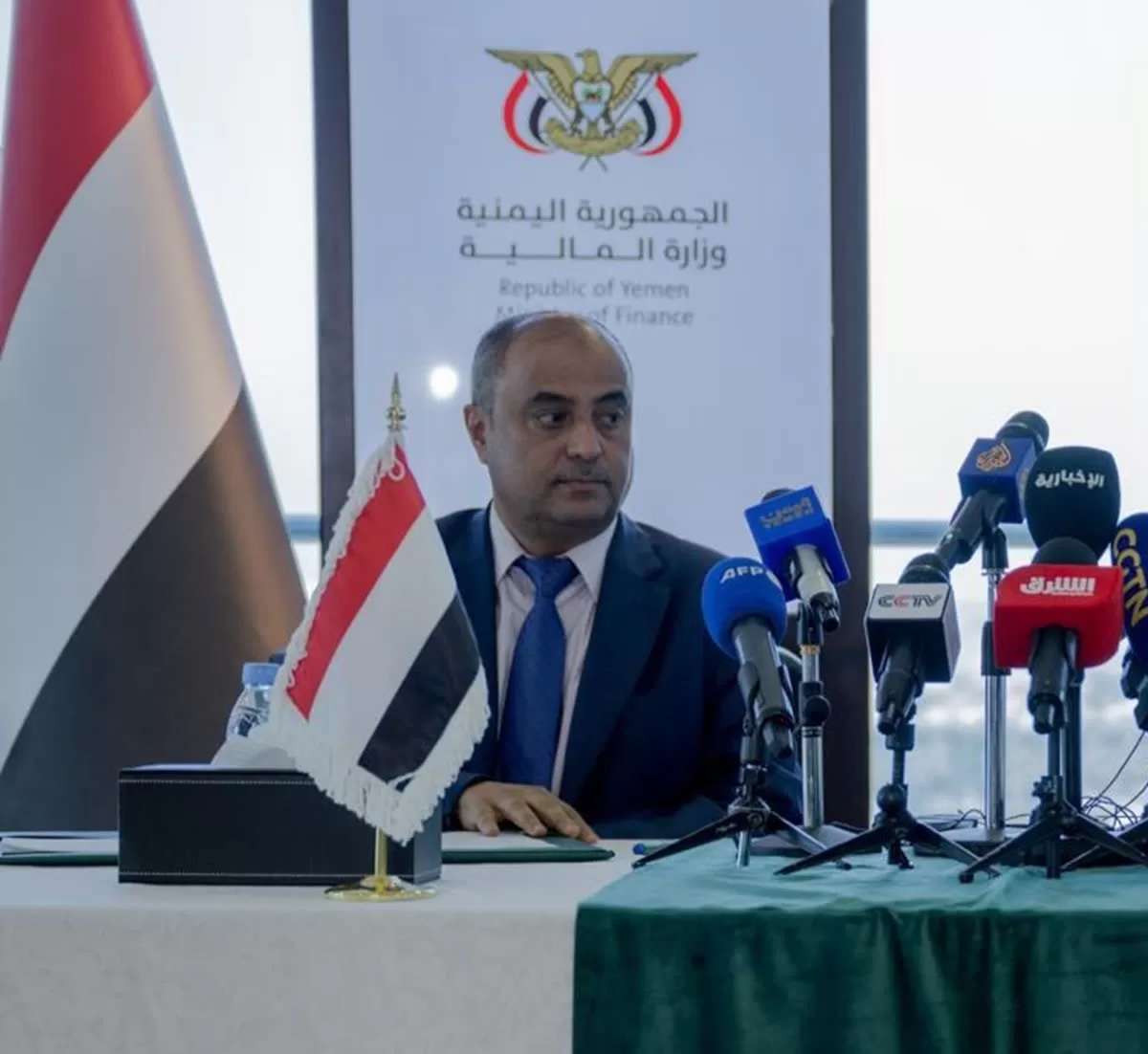 إغلاق المكاتب المالية والخارجية لحكومة عدن في الرياض هل هو