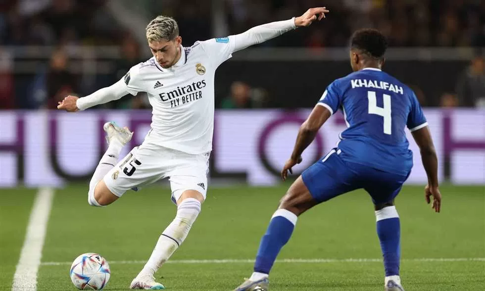 إنزاجي يطلب من نجم خط دفاع الهلال البحث عن نادي أخر ومصادر مطلعة تكشف تفاصيل الصراع الخفي