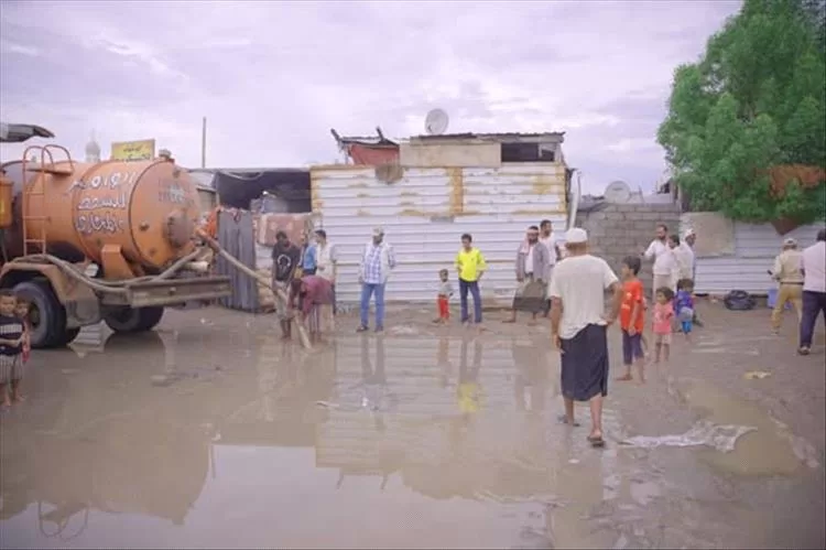 الخلية الإنسانية تنفذ استجابة طارئة لإغاثة المتضررين من السيول بالخوخة