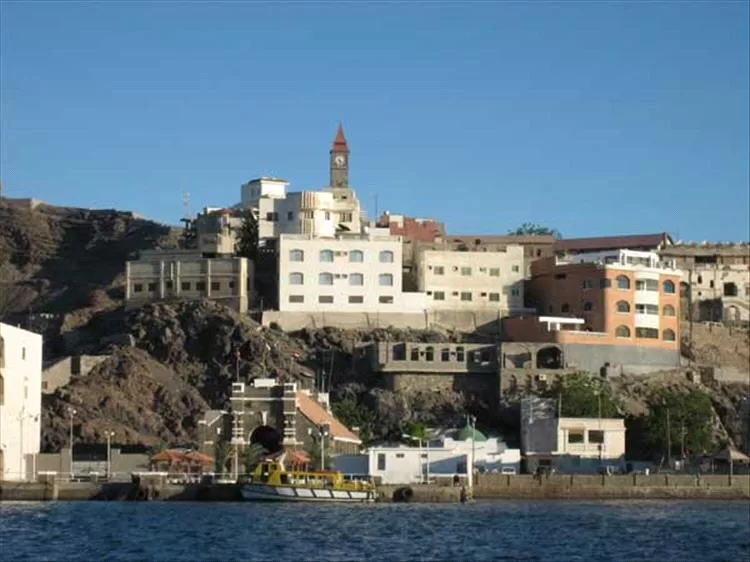 أزمة مياه خانقة في التواهي.. الأهالي يشكون انقطاع الخدمة منذ أسبوع