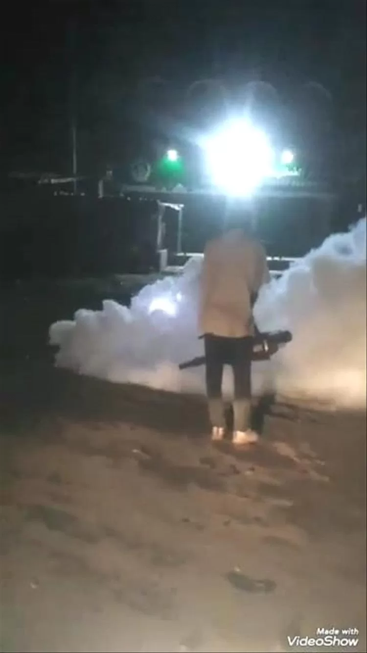 مكتب الأشغال العامة ينفذ حملة رش ضبابي للقضاء على الحشرات الناقلة للأمراض في التواهي