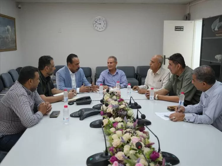 لقاء بين مصافي عدن وصندوق صيانة الطرق لتعزيز التعاون في توفير مادة الإسفلت محليًا