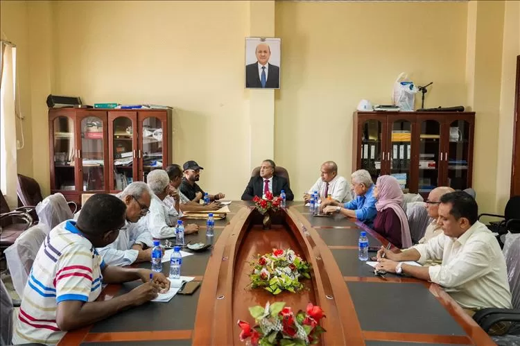 اجتماع لمناقشة شراكة جامعة عدن ومحلي صيرة  لإسناد ملف إدراج كريتر ضمن قائمة التراث العالمي