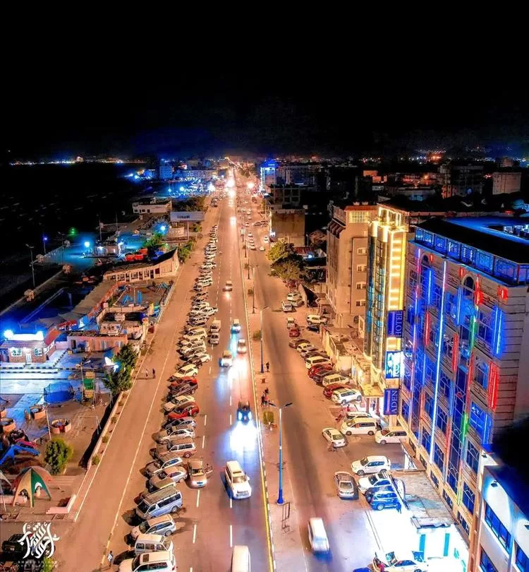 رغم انخفاض سعر الصرف.. أسعار الفنادق في عدن ثابتة دون أي تخفيض