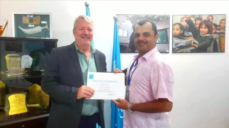 منظمة اليونيسف تكرم الإعلامي أيمن أمين على جهوده في قضايا الطفولة.