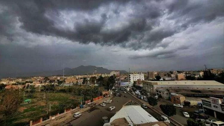 أجواء غائمة في عدن وسط حالة من الترقب صباح السبت