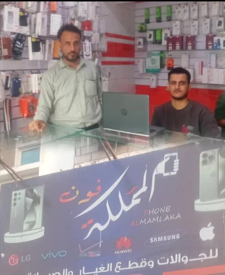 مالك محل المملكة فون للجولات بالمنصورة  يبيع بسعر اليوم دعمًا للمواطنين في ظل تعافي العملة